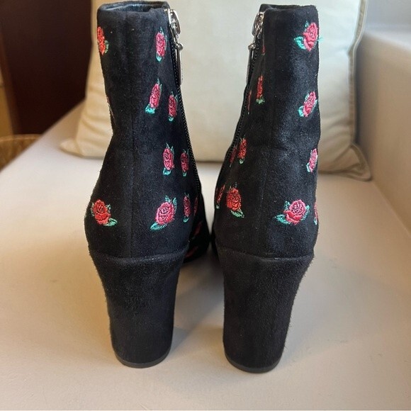 Schutz Black Suede Ankle Boots Booties w/ Embroidered Red Roses & Zip Women’s 6 - Picture 9 of 15